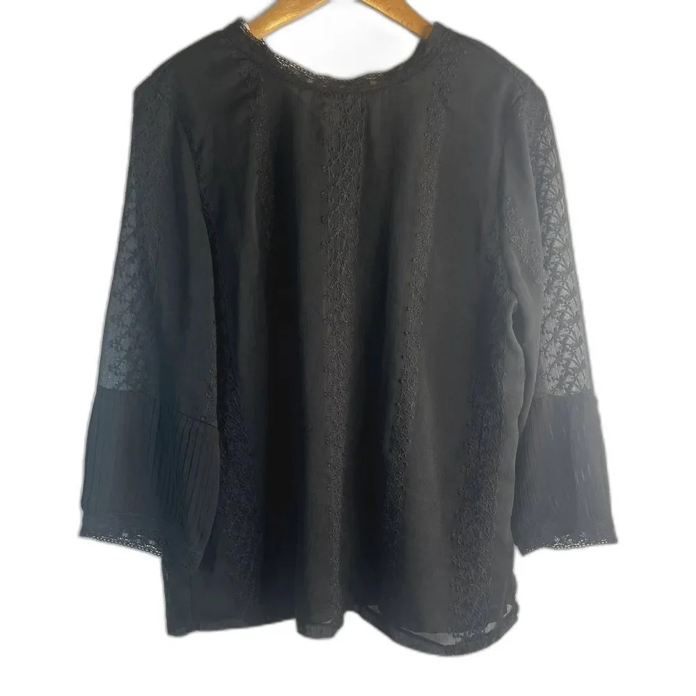 A Dip of Darling Black Long Sleeve Mock Neck‎ Embroidered Blouse Size MD